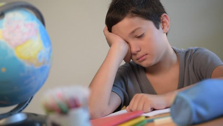 Áp lực học tập khiến con căng thẳng, mệt mỏi và chán học